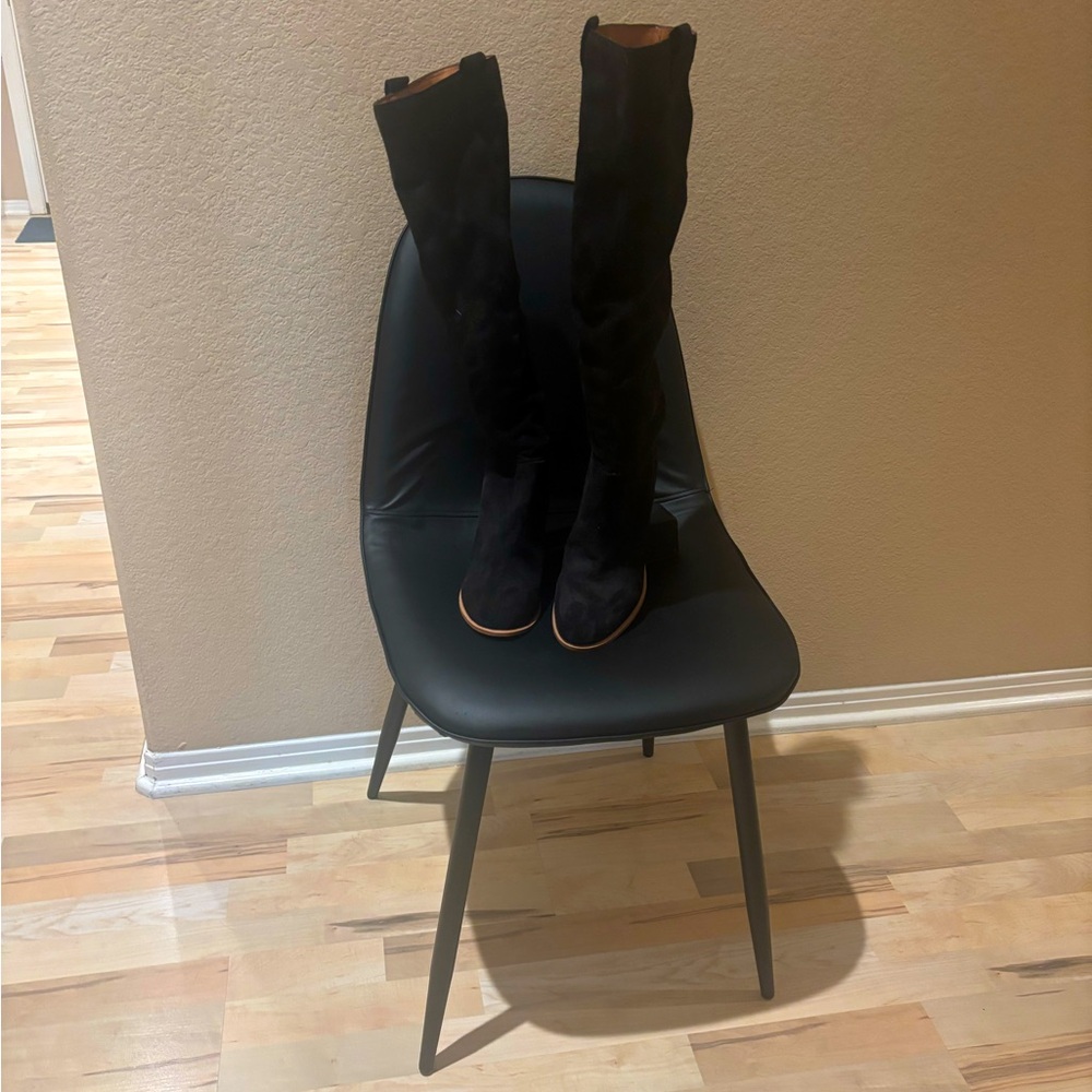 Suede black boots
